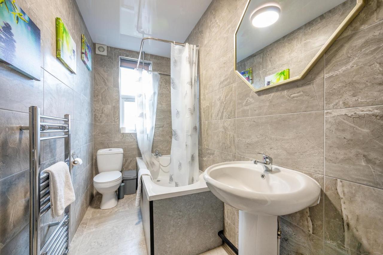 *Rb12S* For Your Most Relaxed & Cosy Stay + Free Parking + Free Fast Wifi * Leeds  Exteriör bild